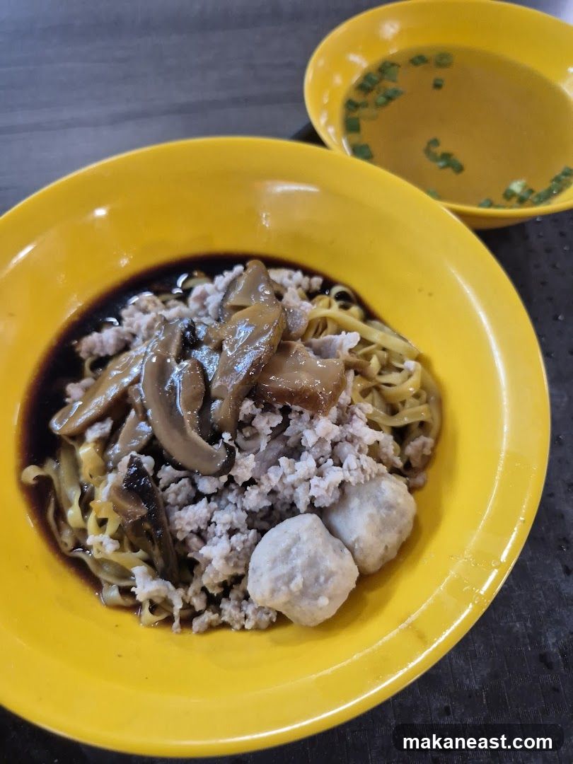 Noodles with Minced Meat and Mushrooms