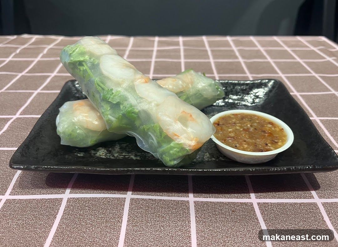 Fresh Spring Rolls with Dipping Sauce