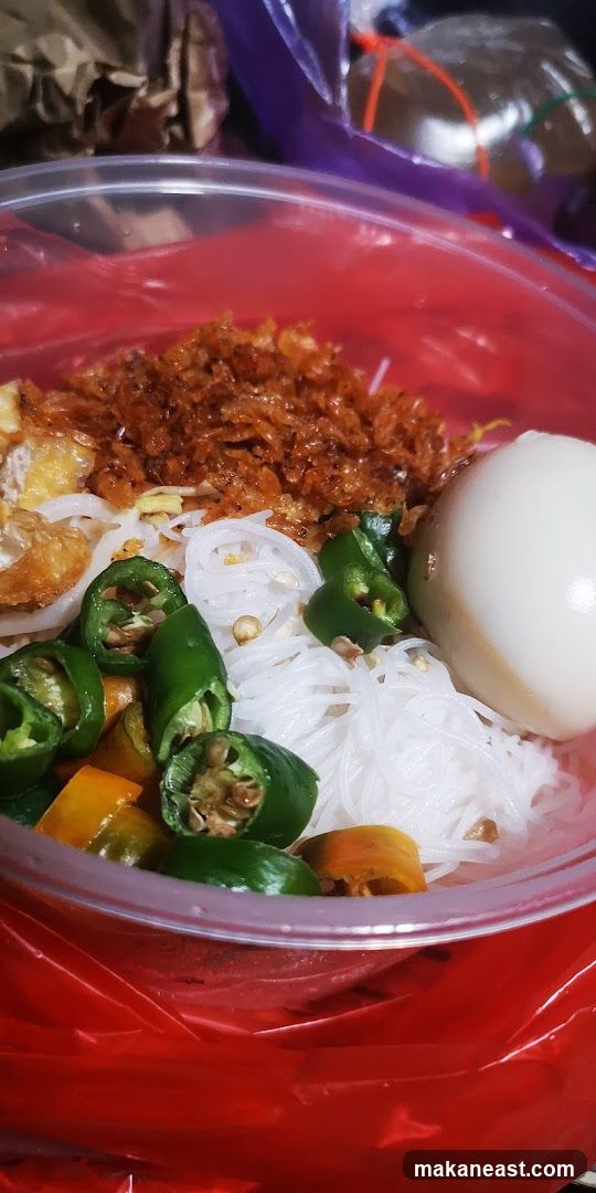 Noodle Dish with Egg and Chili
