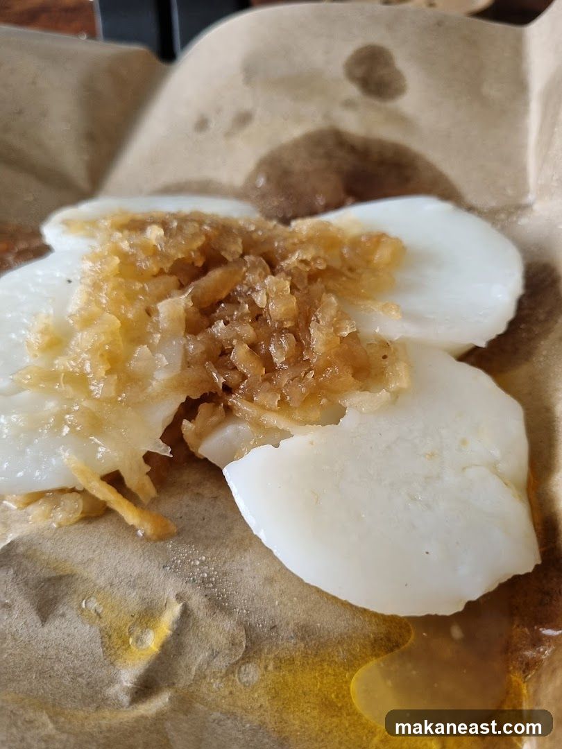White cakes with shredded topping