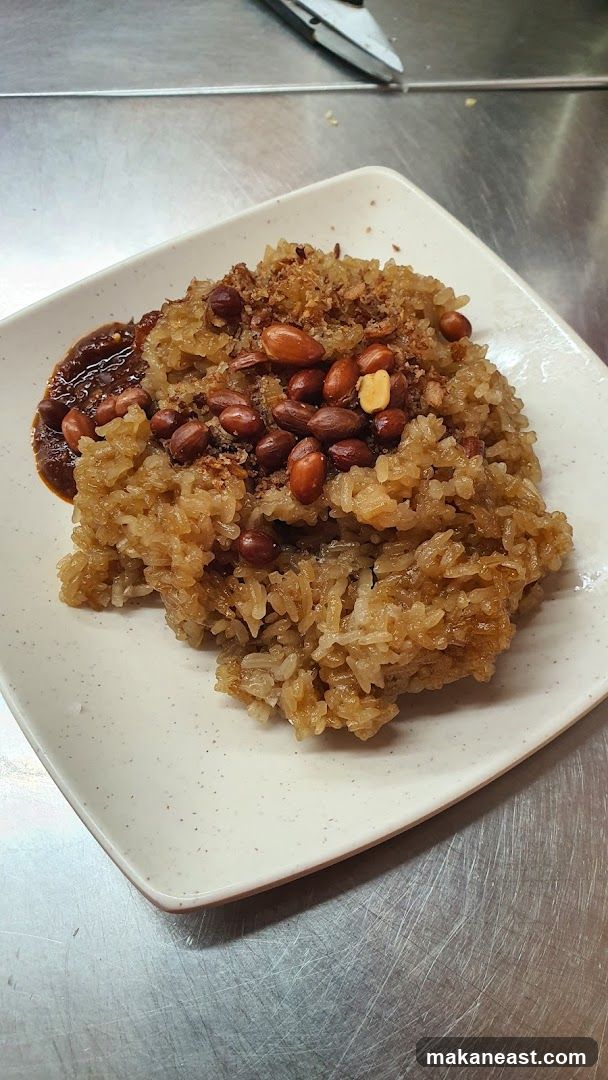 Sticky Rice with Peanuts and Sauce