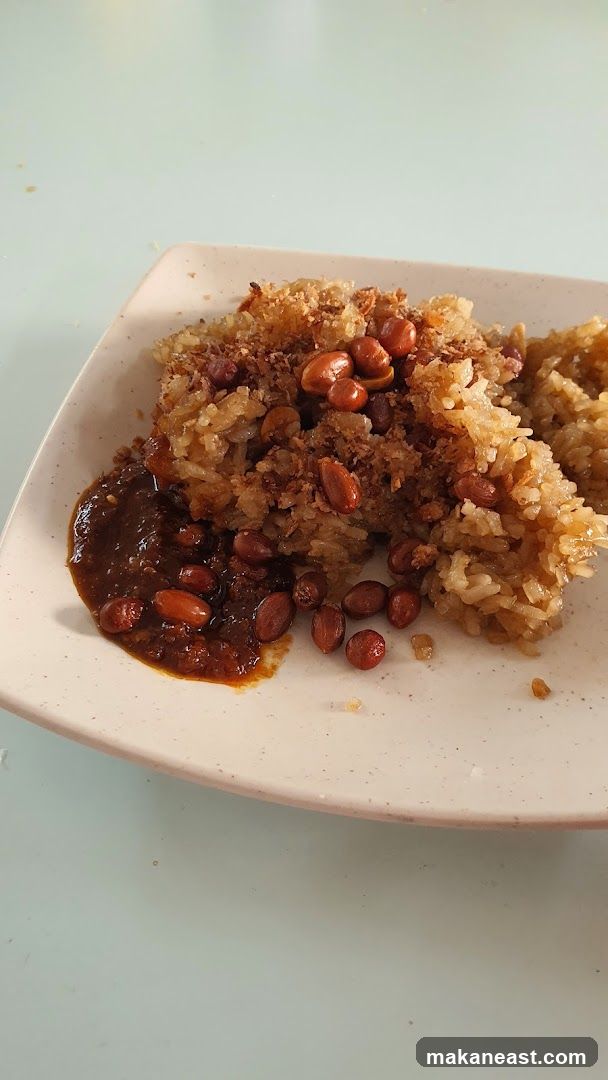 Sticky Rice with Peanuts and Sauce