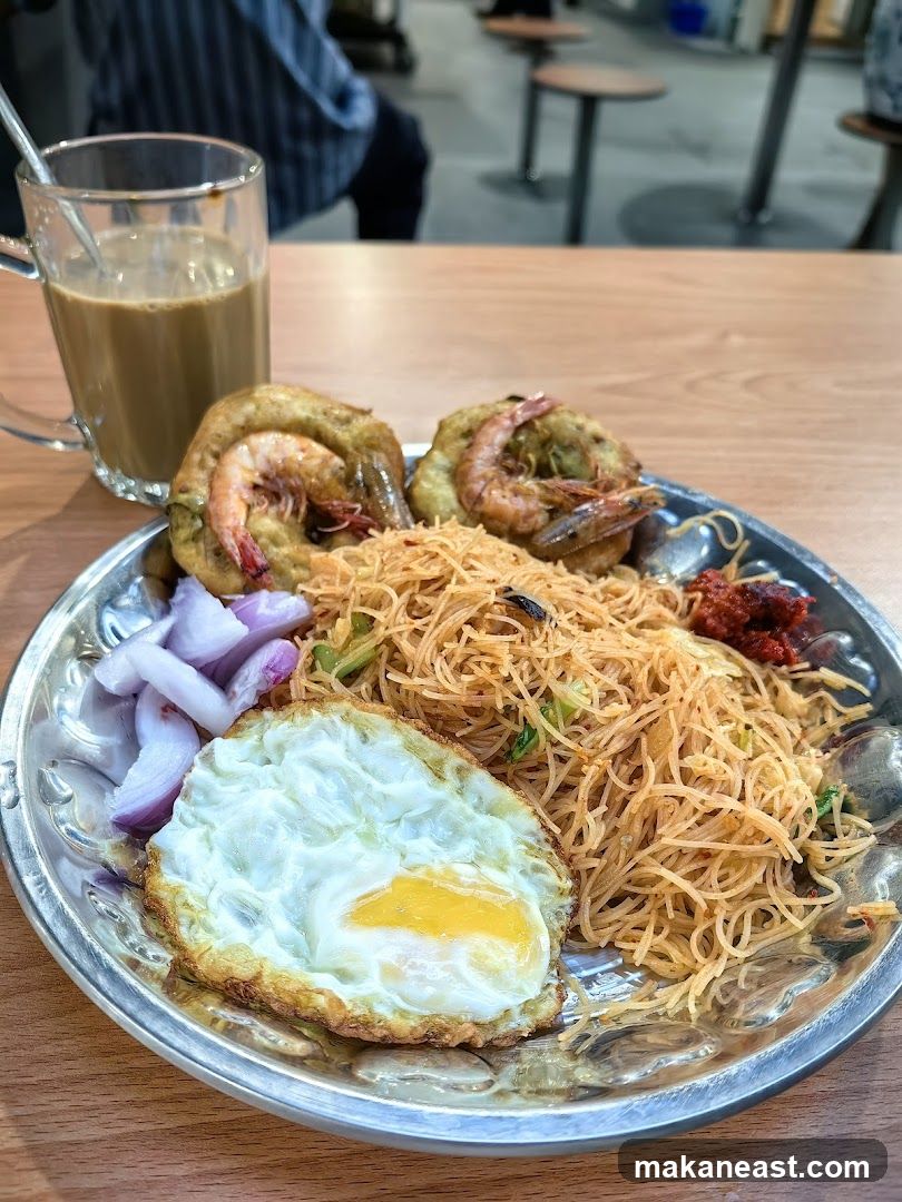 Fried Noodles with Shrimp and Egg