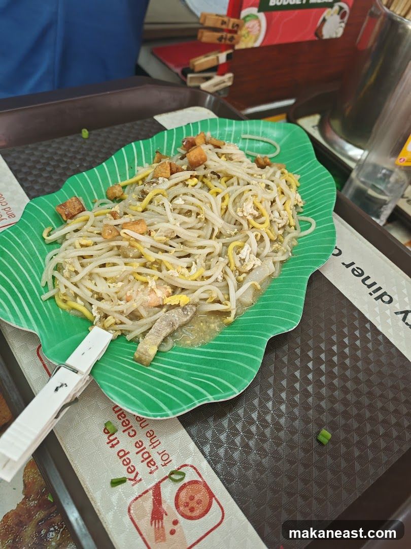 Noodles on a banana leaf plate