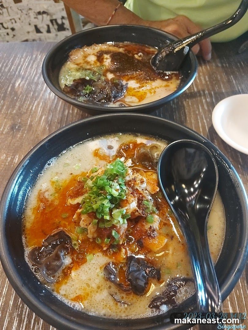 Two bowls of ramen
