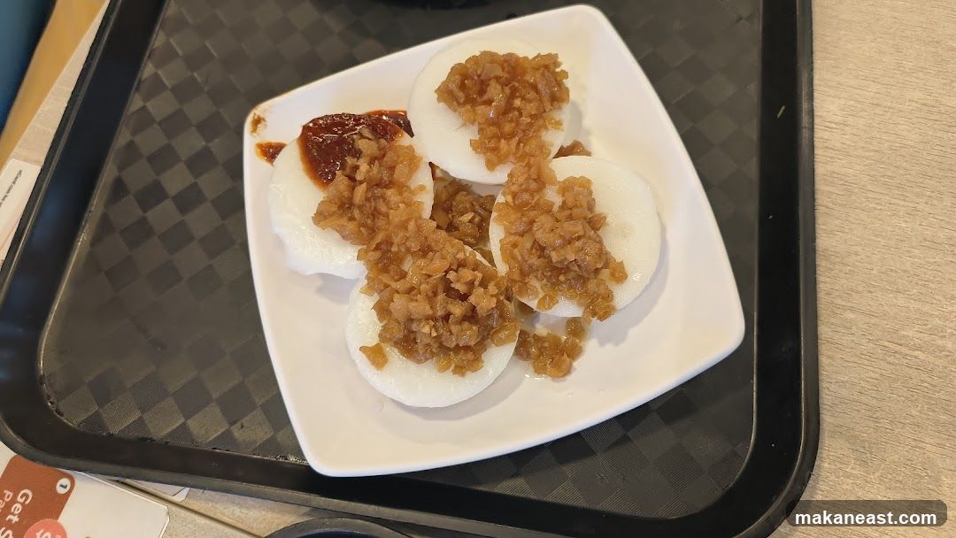 White cakes with toppings
