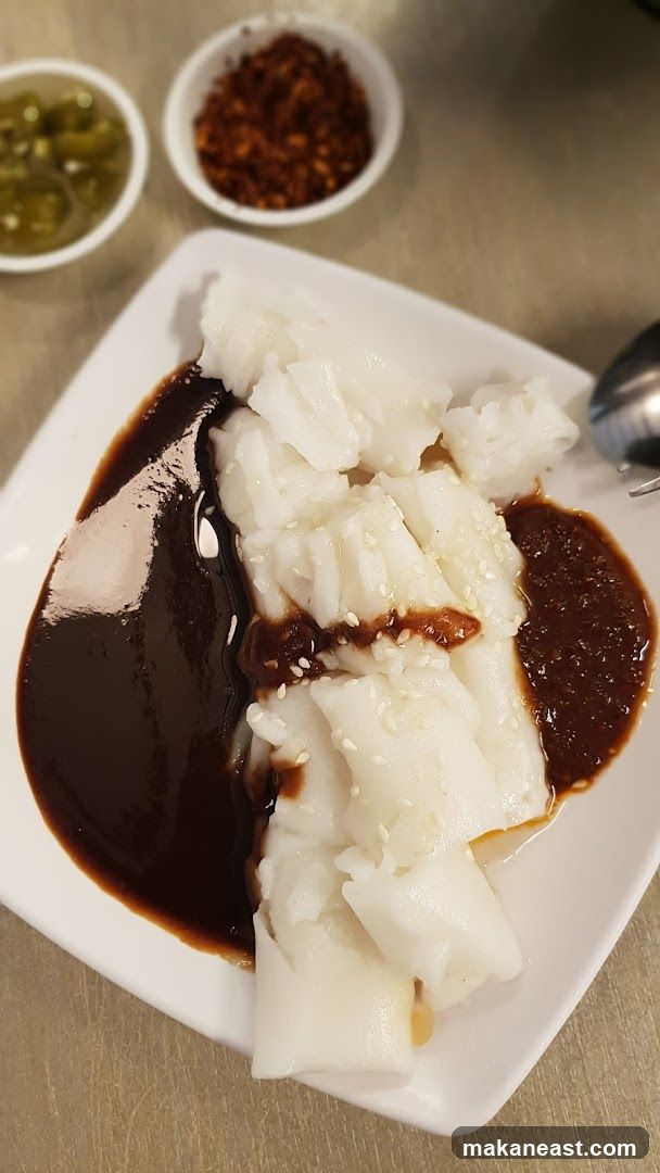 Steamed Rice Rolls with Sauce