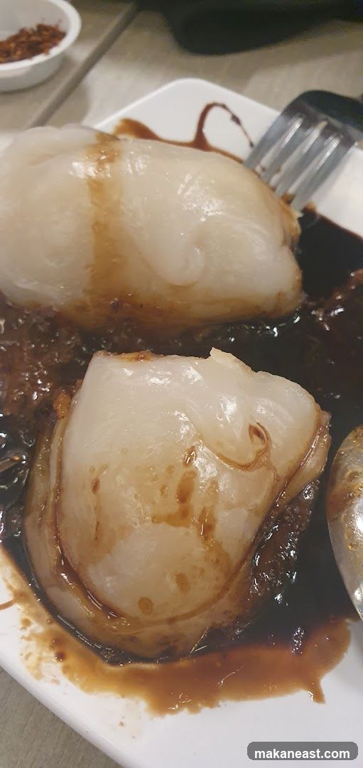 Steamed Dumplings with Sauce