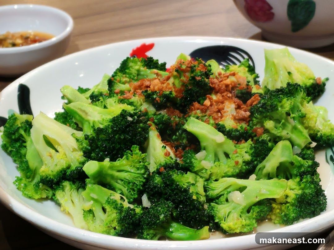 Steamed Broccoli with Garlic