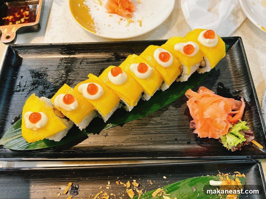 Sushi with Mango and Roe