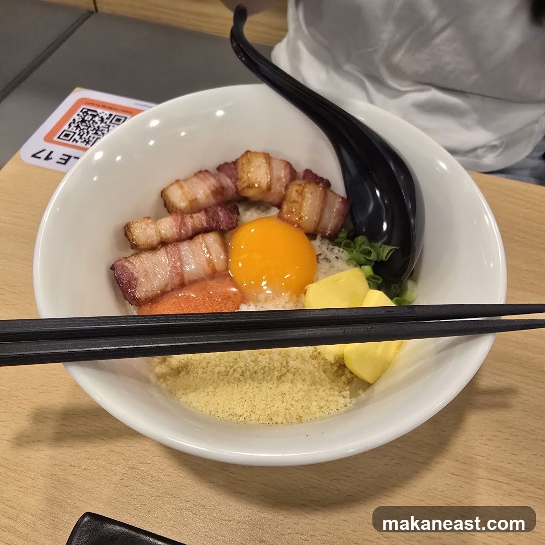Rice bowl with bacon and egg
