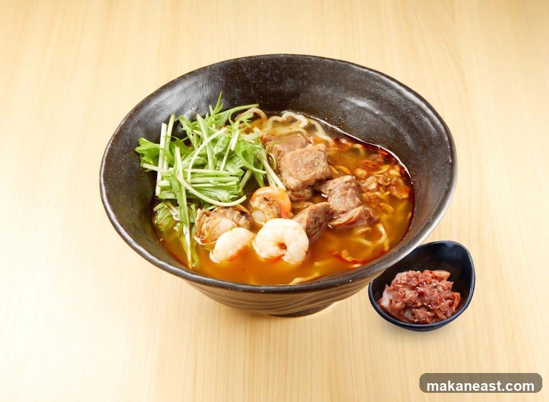 Noodle Soup with Shrimp and Meat