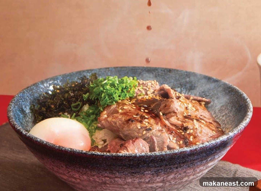 Beef Bowl with Egg and Seaweed