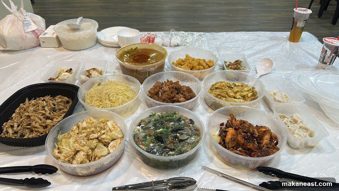 Table of Food Containers