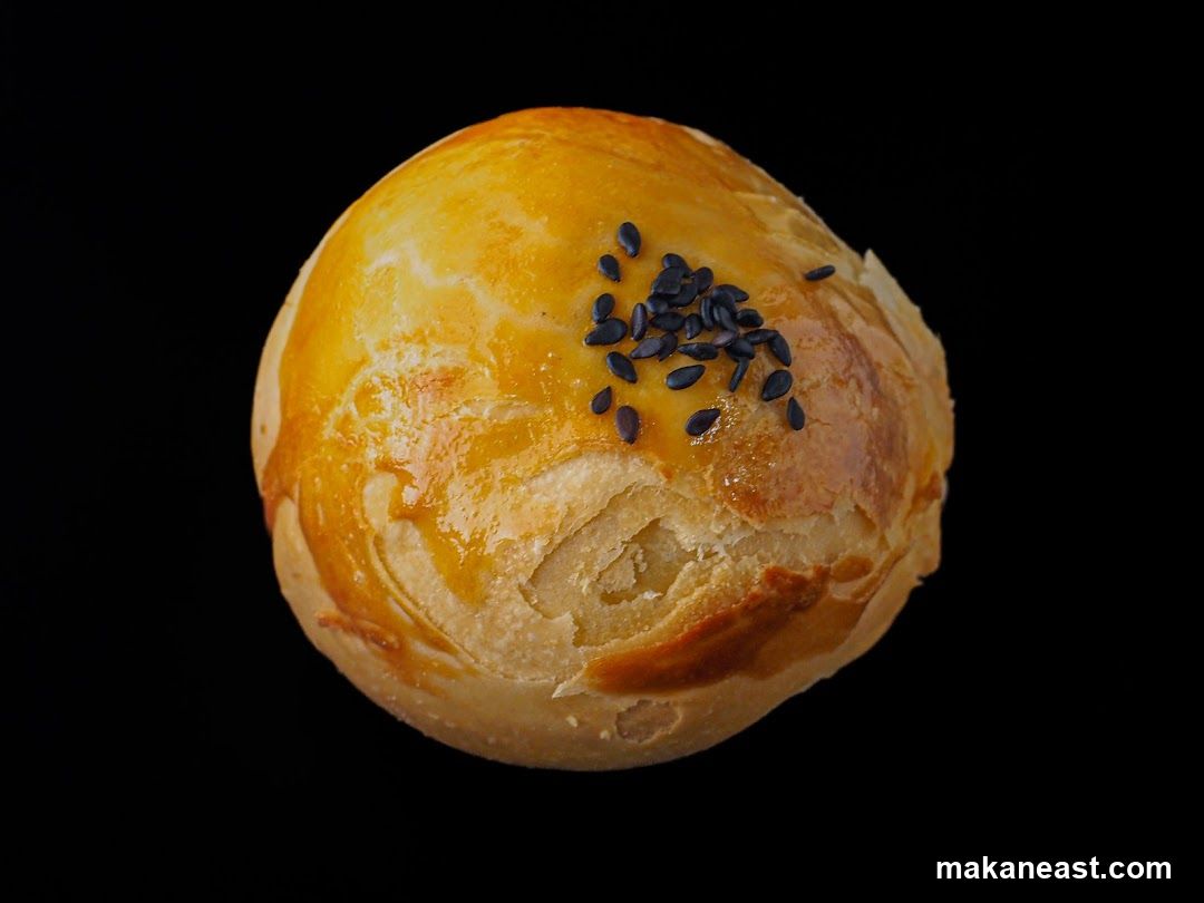 Golden Pastry with Sesame Seeds