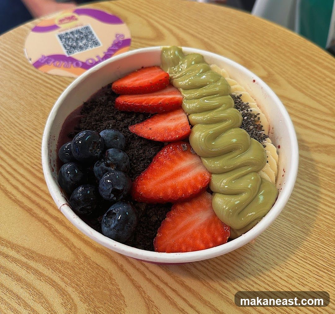 Acai Bowl with Fruit and Toppings