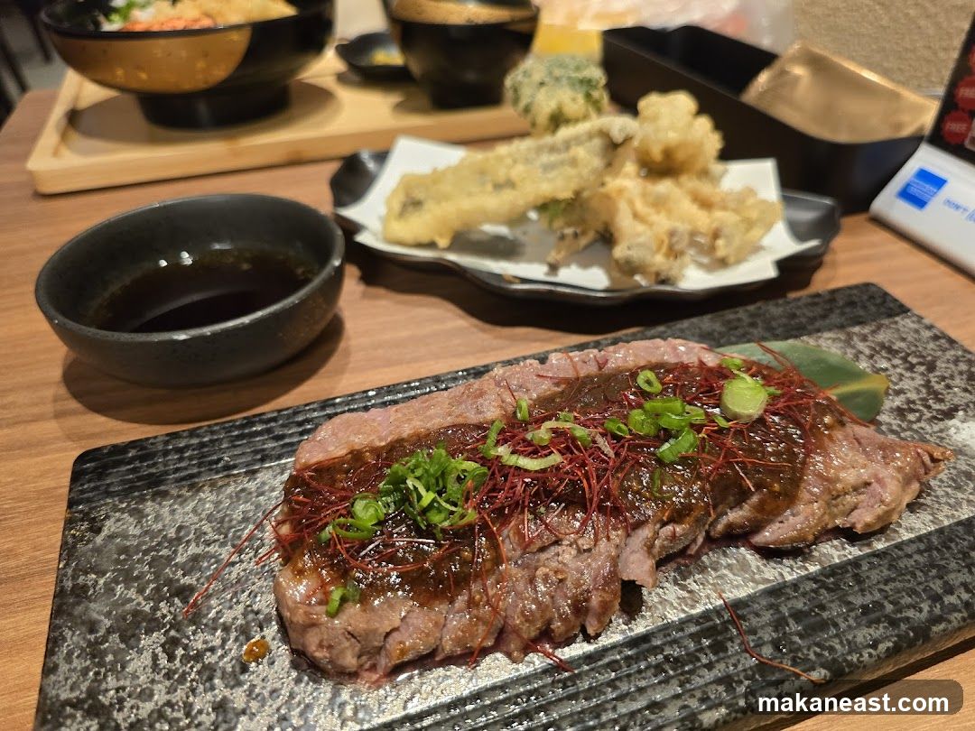 Sliced Beef with Sauce and Tempura