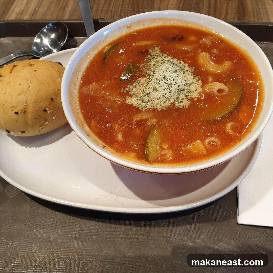 Minestrone Soup with Bread Roll